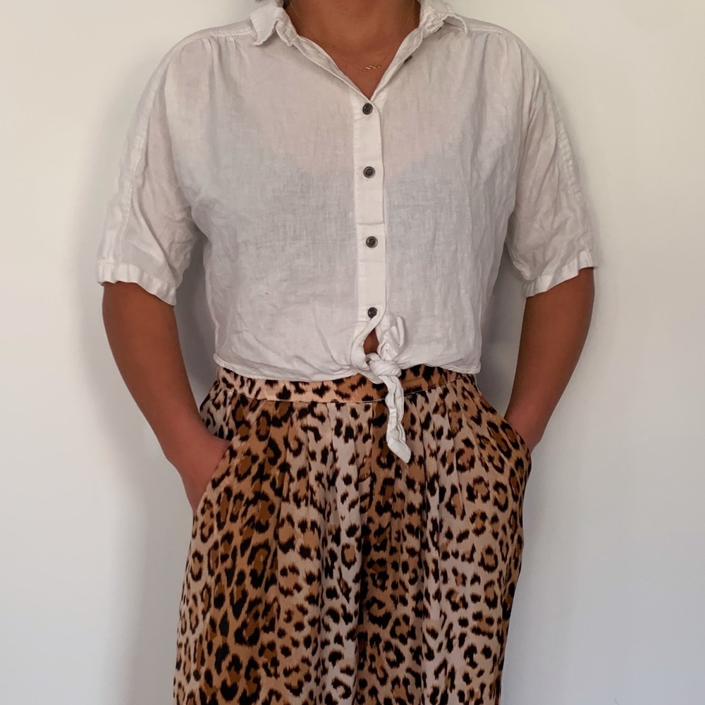 Urban Outfitters White Cropped Button Up Blouse🐼